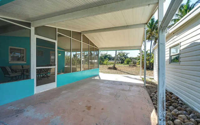 1 Mi to Boat Ramp: Bokeelia Home w/ Screened Patio