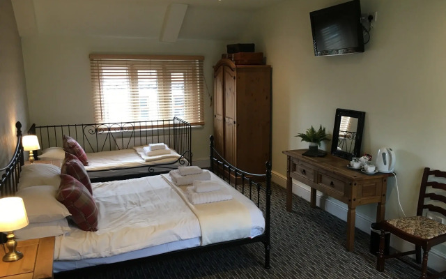 The Hollies Inn
