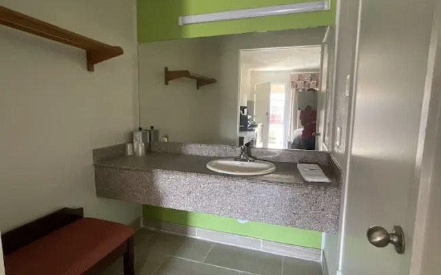 Executive Inn & Suites