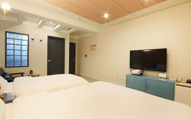 Jeonju Deokjindong MOMENT 708