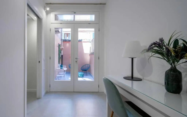 Ormesini Courtyard Apartment