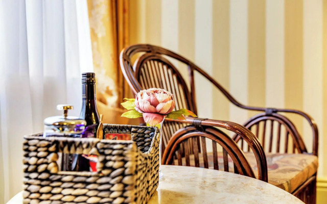 Hadley's Orient Hotel