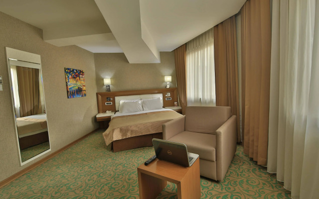 Selcuk Hotel Sems-i Tebrizi