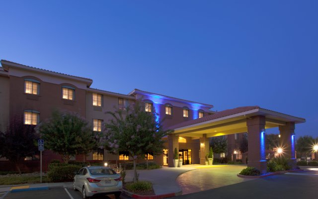 Holiday Inn Express & Suites Davis - University Area, an IHG Hotel