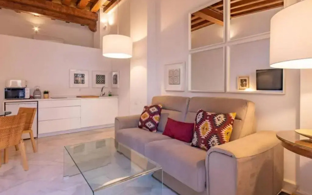 Hernando Colon Deluxe Suite by Valcambre