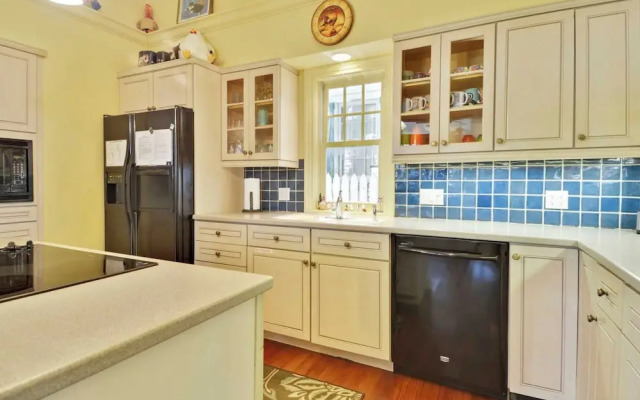 Easy Livin' by Avantstay Key West Home w/ Pool & BBQ Week Long Stays Only