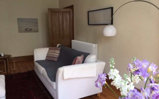 South Edinburgh 3 Bedroom Apartment With Garden