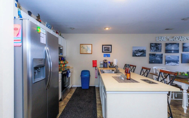 Pool Days & Water Fun Await: Lake Ozark Escape!