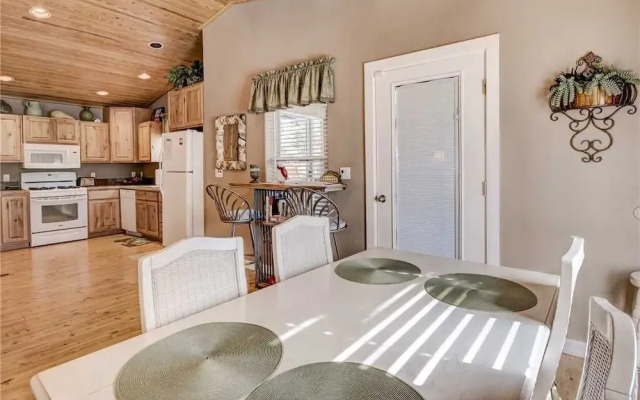 Treetop - Two Bedroom Cabin