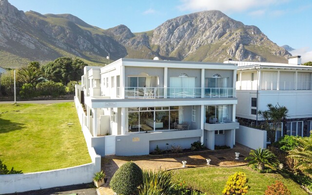 Hermanus Beachfront Lodge