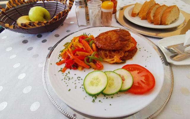 Lucolo Palace B&B - East London