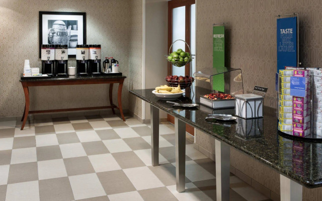 Hampton Inn & Suites Davenport