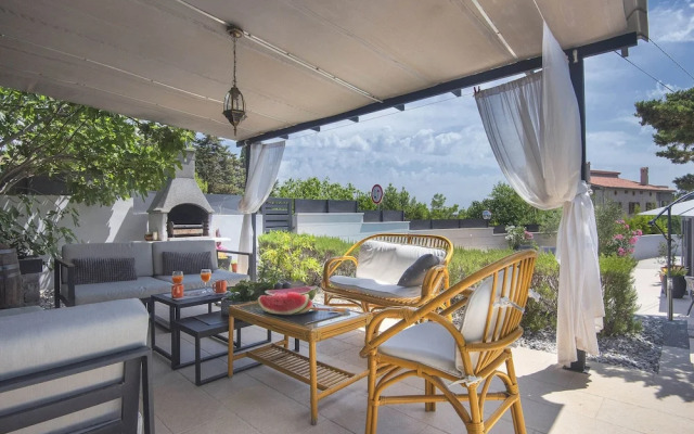 Holiday Home in Liznjan With Private Pool