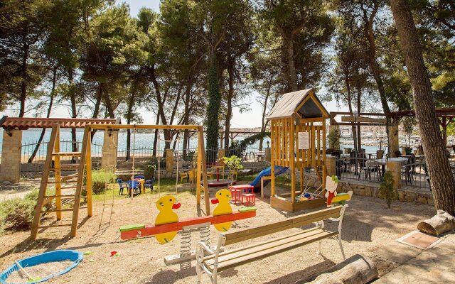 Apartment with Sea View And Ac, 12 Km From Sibenik