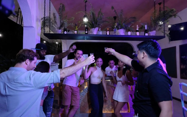 Mad Monkey Dumaguete