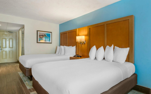 Tropical Winds Oceanfront Hotel