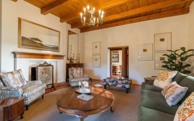 Navarre Residence