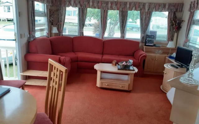 Tinys Place