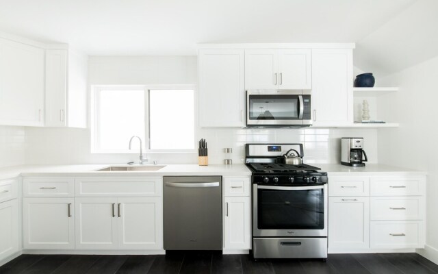 O'Neill Buyout by AvantStay | Sleeps 18! Modern Beach Getaway | Newly Renovated!