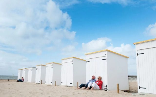 Modern Holiday Home, Near the Sea