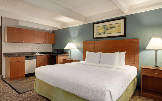 AmericInn by Wyndham Grand Rapids Airport North