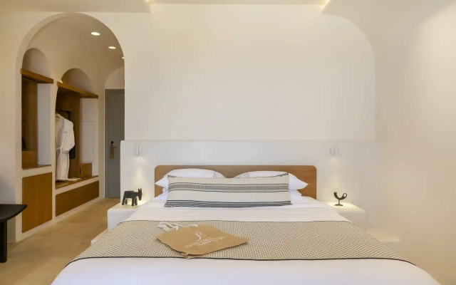 Santo Mine Oia Suites