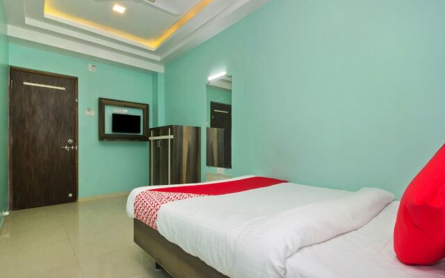 OYO 22918 Hotel Sadanand Mourya Lodging And Boarding