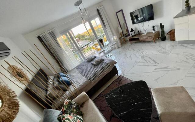 Relaxing Studio by the Sea