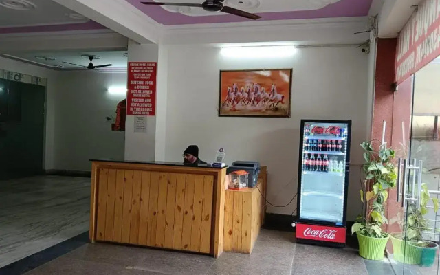 OYO 16721 Divine Hotel