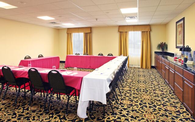 Holiday Inn Express Hotel & Suites Clarksville, an IHG Hotel