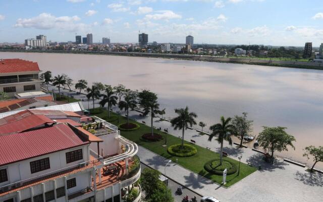 Paragon Central Hotel & Sky Bar