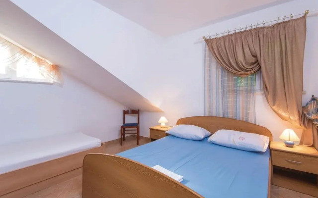 Beautiful Apartment in Kuciste-perna With 1 Bedrooms and Wifi