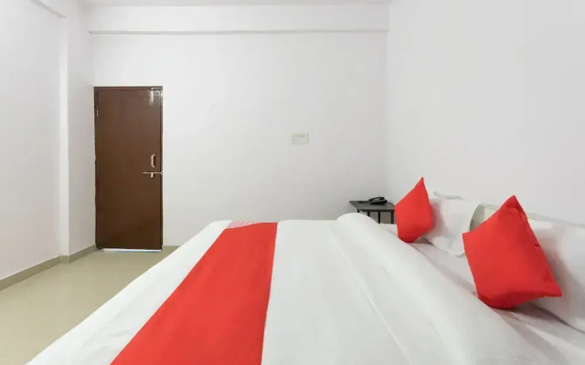 OYO 28691 Hotel Golden Star