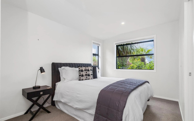 Stylish Villa Escape - Matakana Holiday Home