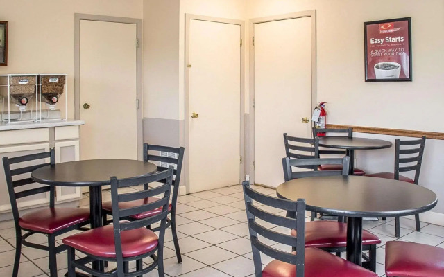 Econo Lodge Traverse City South