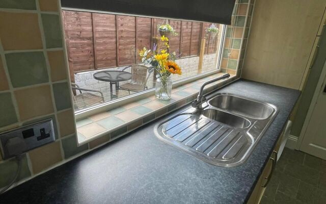 Lovely 3 -bed House in Jarrow With Free Parking