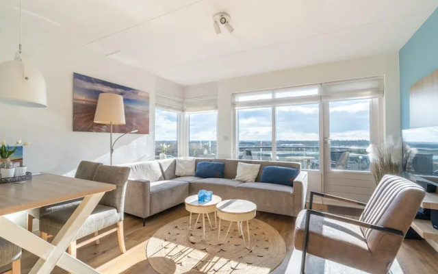 4-person Apartment With Island View