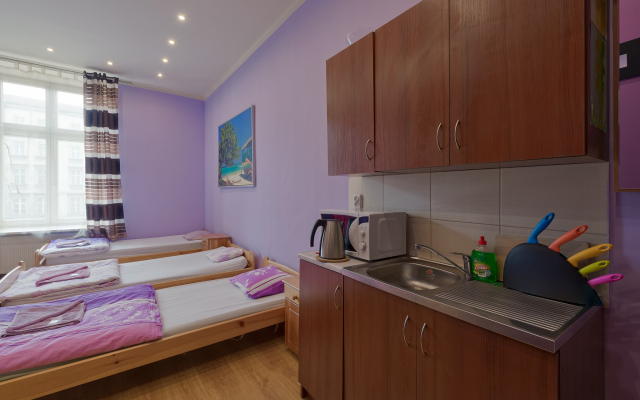 70s Hostel