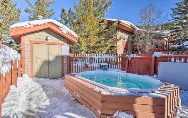 Balcony & Hot Tub Access: Modern Breck Escape!