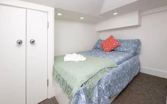 Funky Studio Apartment