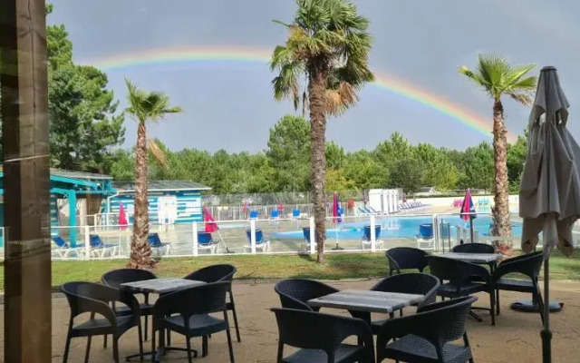 Mobilhome 2 ch,1 salon 40m2 de Charme dans camping ***