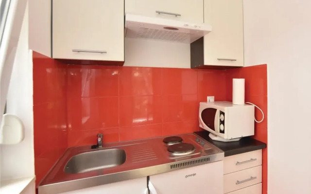 Awesome Home in Duce With Wifi and 9 Bedrooms