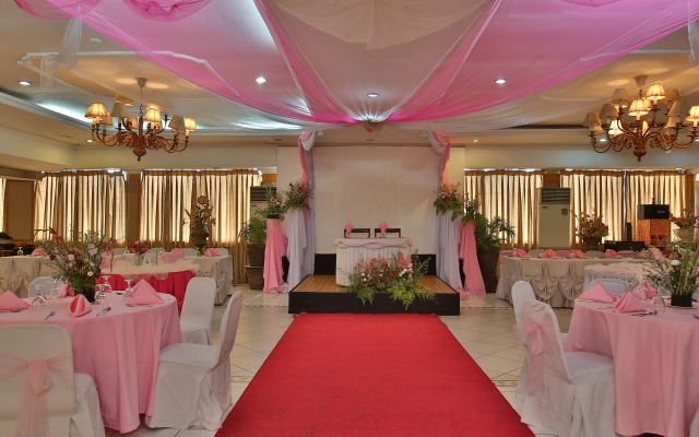 Crown Regency Residences Cebu Hotel