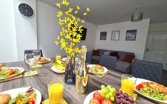 House of 4 Chimneys by Your Lettings UK