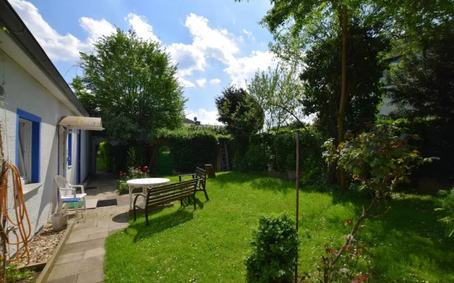 Tolstov-Hotels Large 3 Room Apartment with Garden