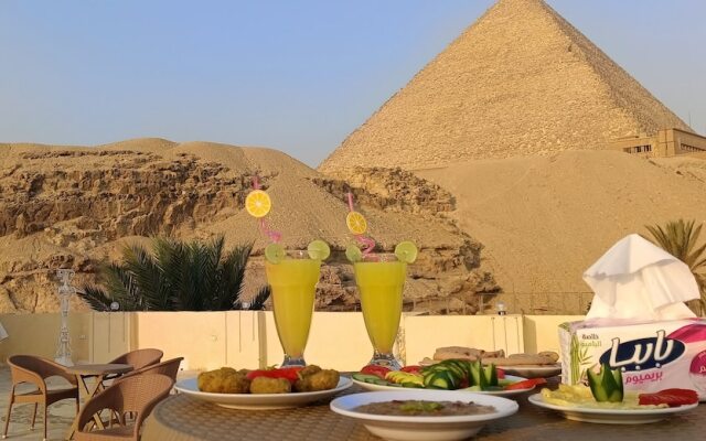 Crystal pyramids inn