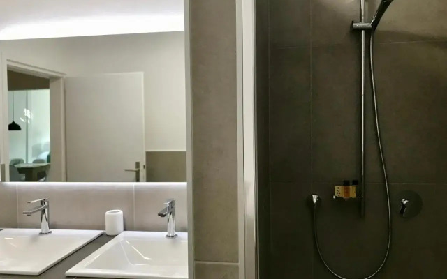 City Apartment 221