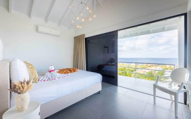 Modern Vibrant Villa With Terrace Private Pool