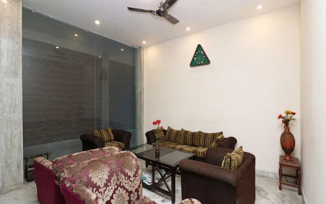 OYO 14890 Siddharth Villa