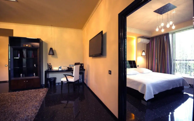 Mona Boutique Hote